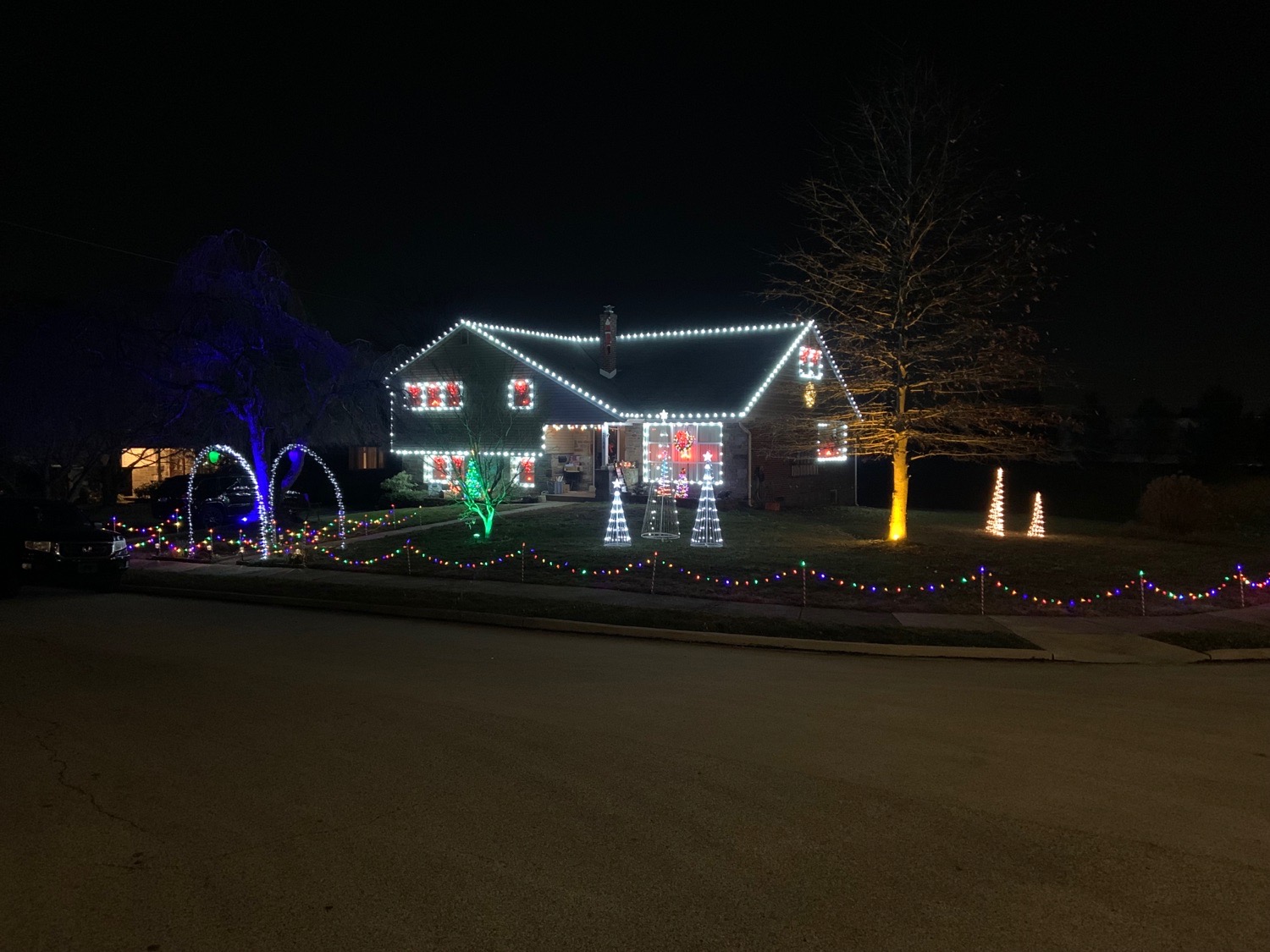 A White Christmas Magical Musical, Christmas lights in Broomall, PA (photo 4)
