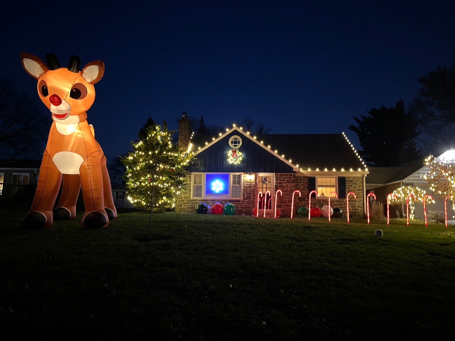 Rudolphs Residence, Christmas lights in Wallingford, PA (photo 2)