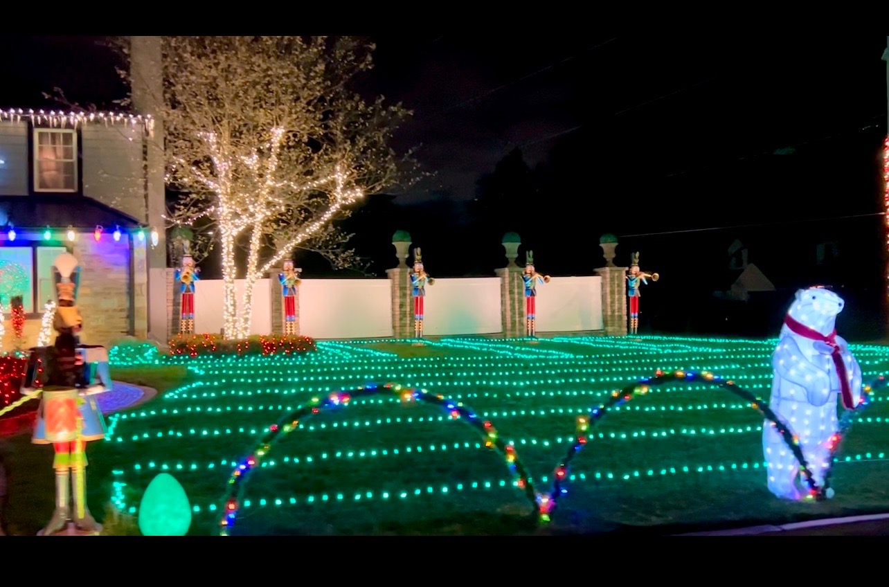 Christmas in full swing, Christmas lights in Flourtown, PA (photo 4)