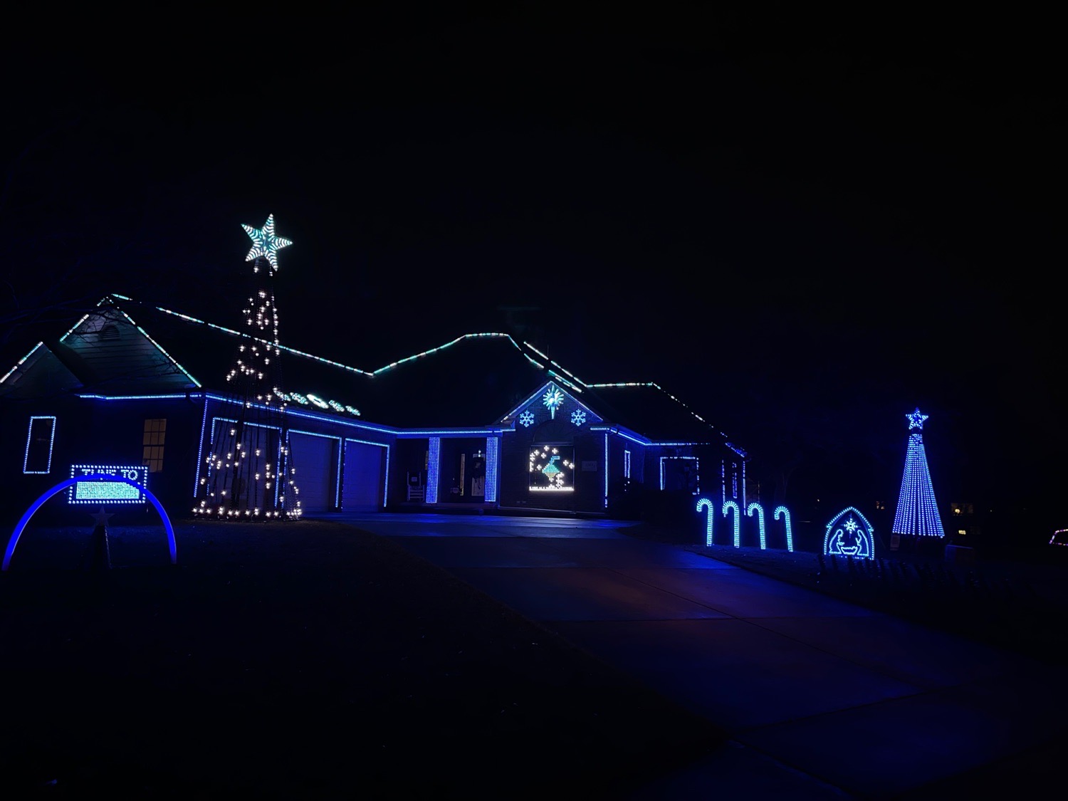 Calvert Family Lights of Faith, Christmas lights in Greenwood, IN (photo 1)