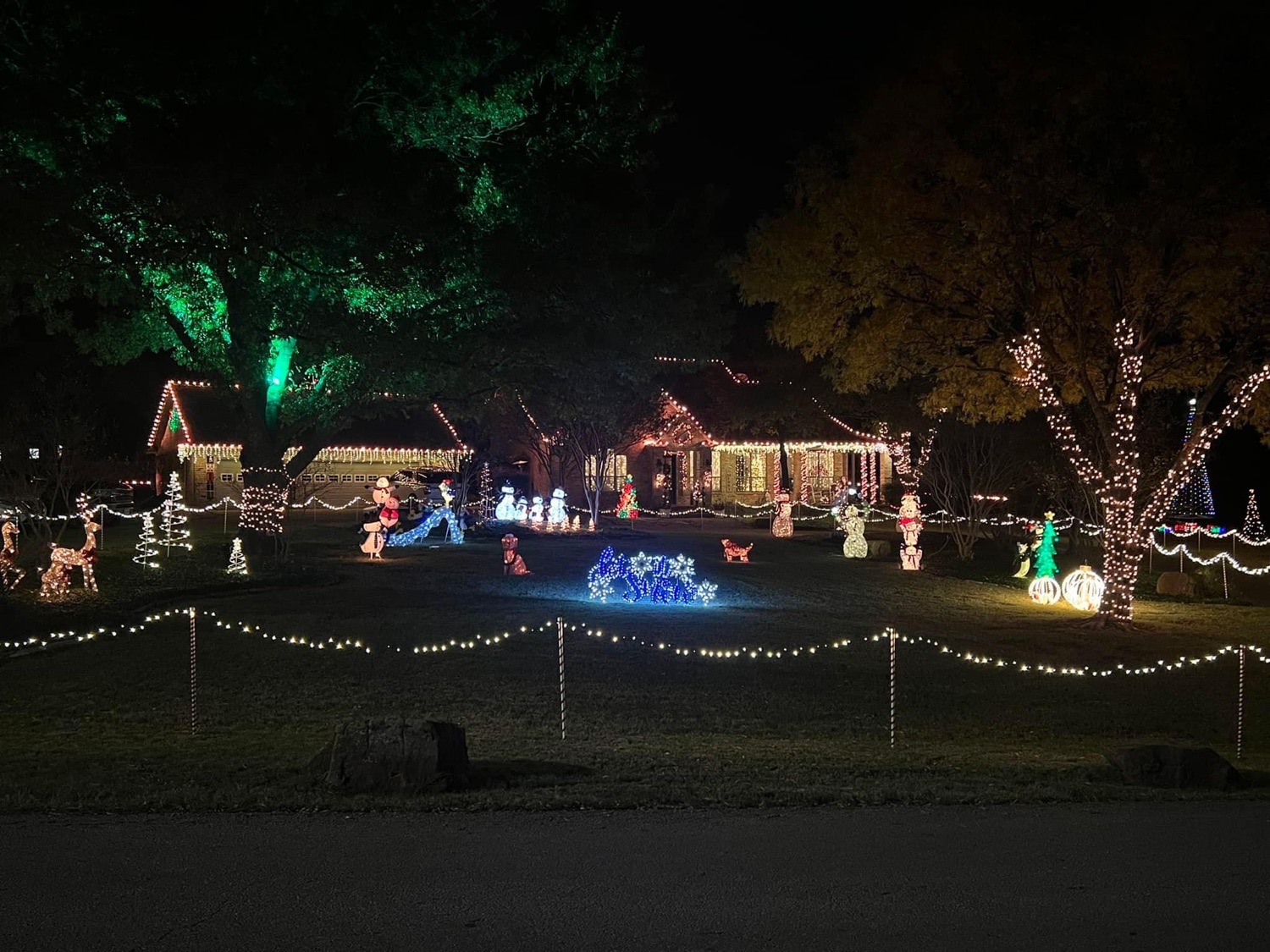 Lakeside Lights, Christmas lights in Ennis, TX (photo 1)