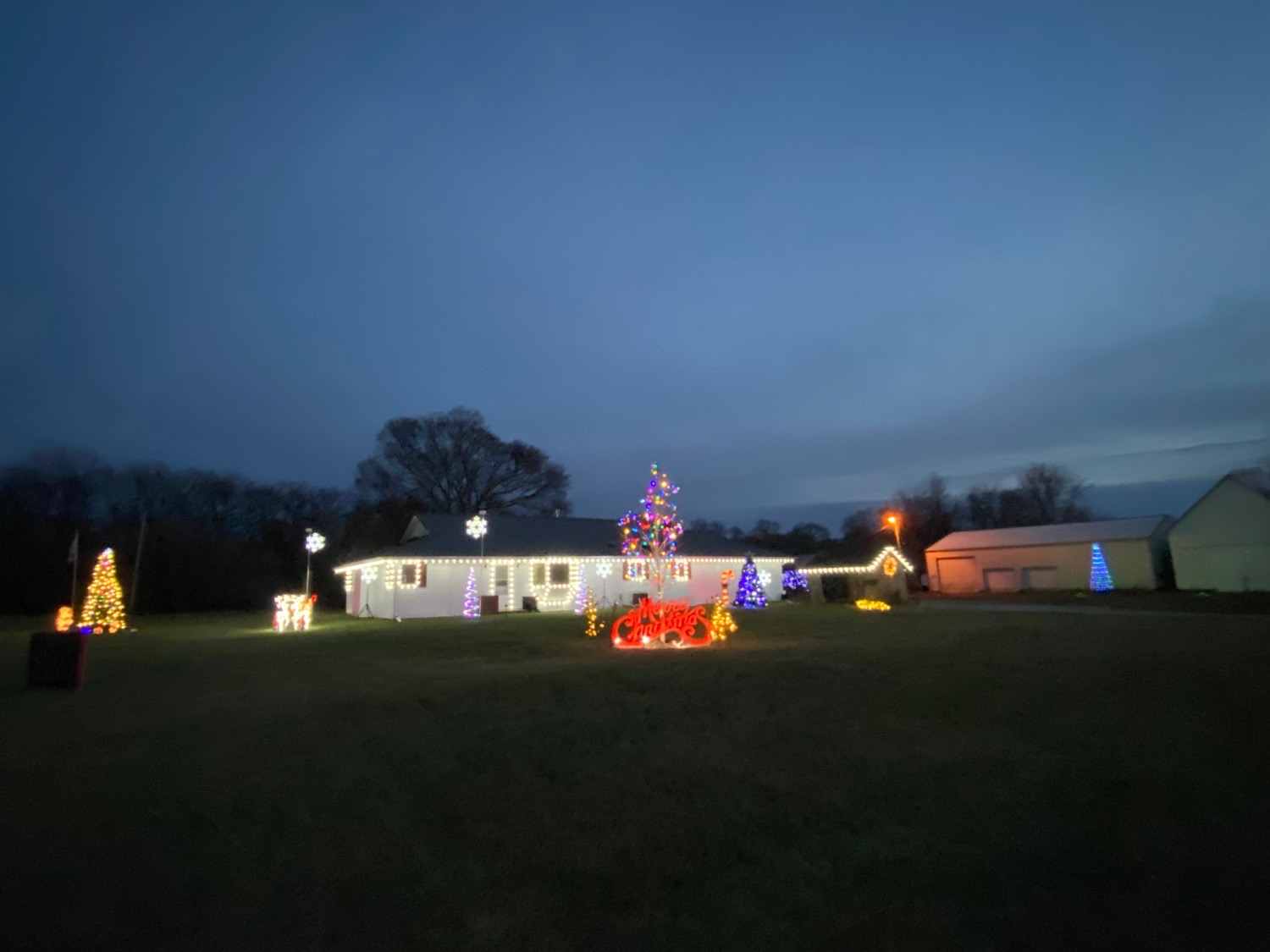 Poyner Creek Christmas Geek Holiday Light Show, Christmas lights in Waterloo, IA (photo 2)