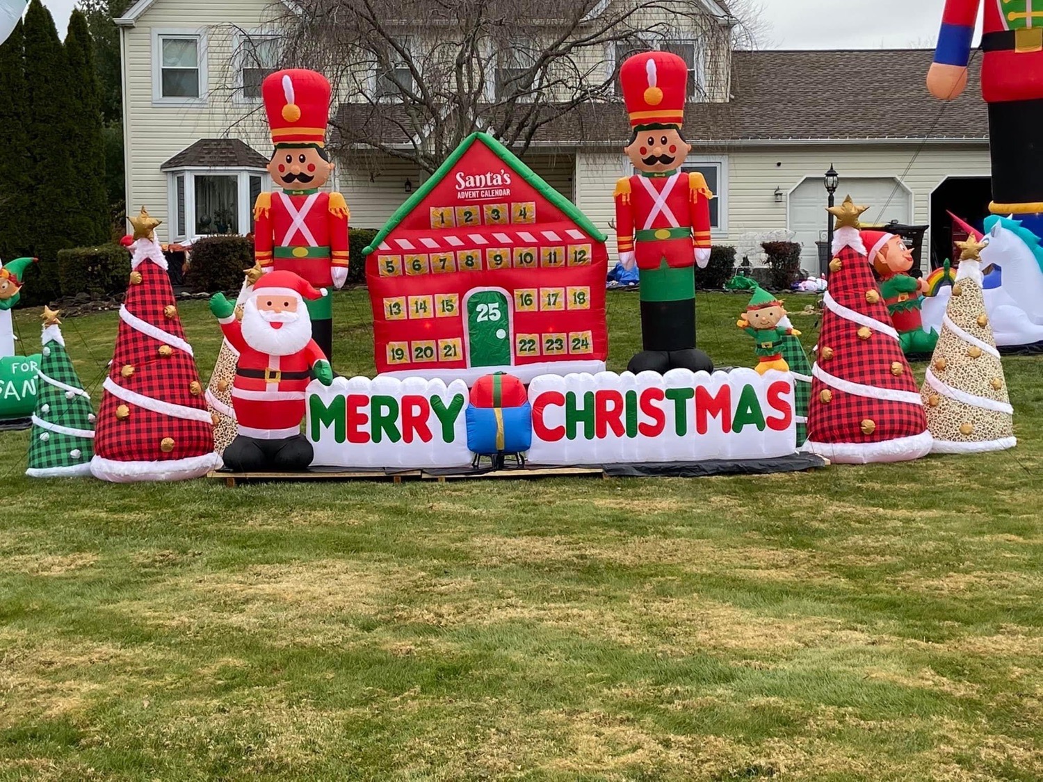 over the top Christmas, Christmas lights in Warringtont, PA (photo 3)