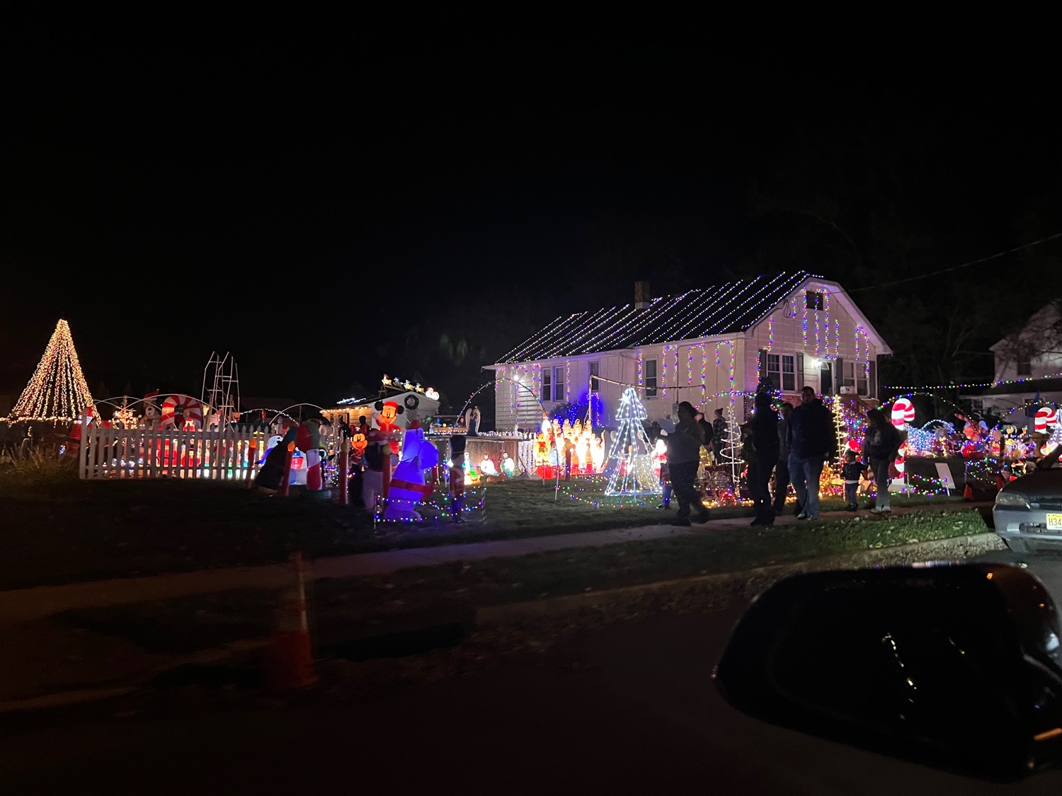 large display, Christmas lights in Hi-Nella, NJ (photo 1)