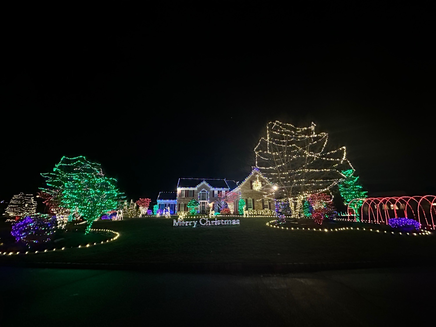 Estates at Freehold Christmas Lights, Christmas lights in Freehold, NJ (photo 3)