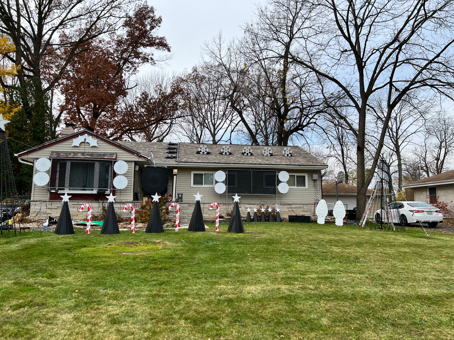 lights on 51st st, Christmas lights in Brown Deer, WI (photo 1)