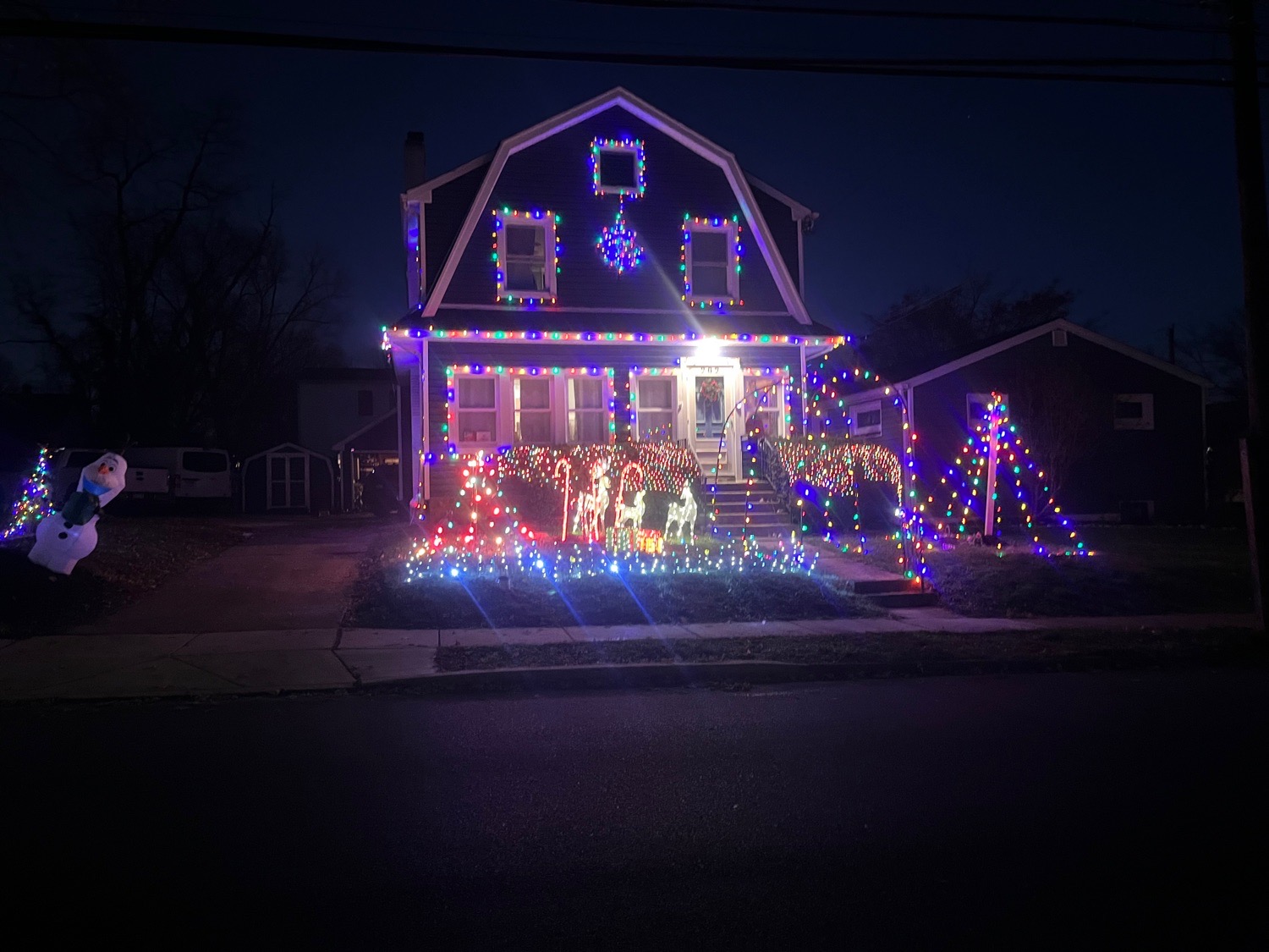 Dupont, Christmas lights in Ridley Park, PA (photo 1)