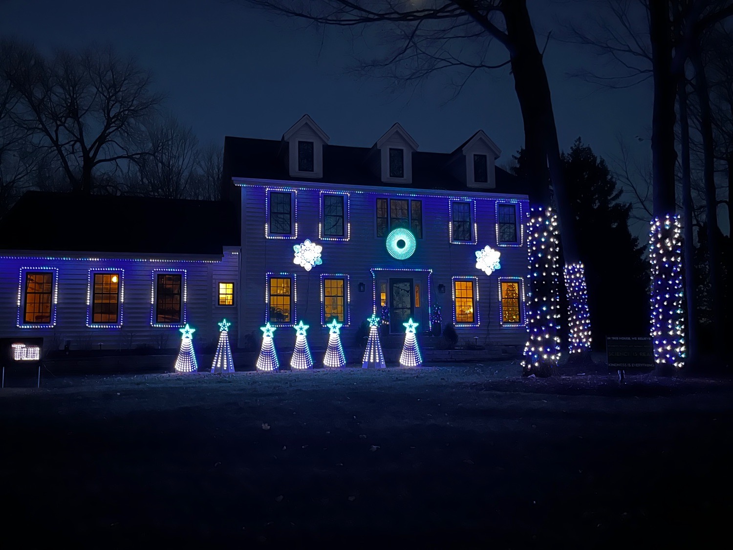 Charter Point lights, Christmas lights in Brookfield, WI (photo 1)