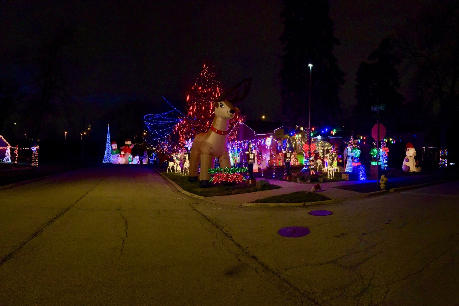 Ochoa Christmas wonderland, Christmas lights in Berkeley, IL (photo 1)