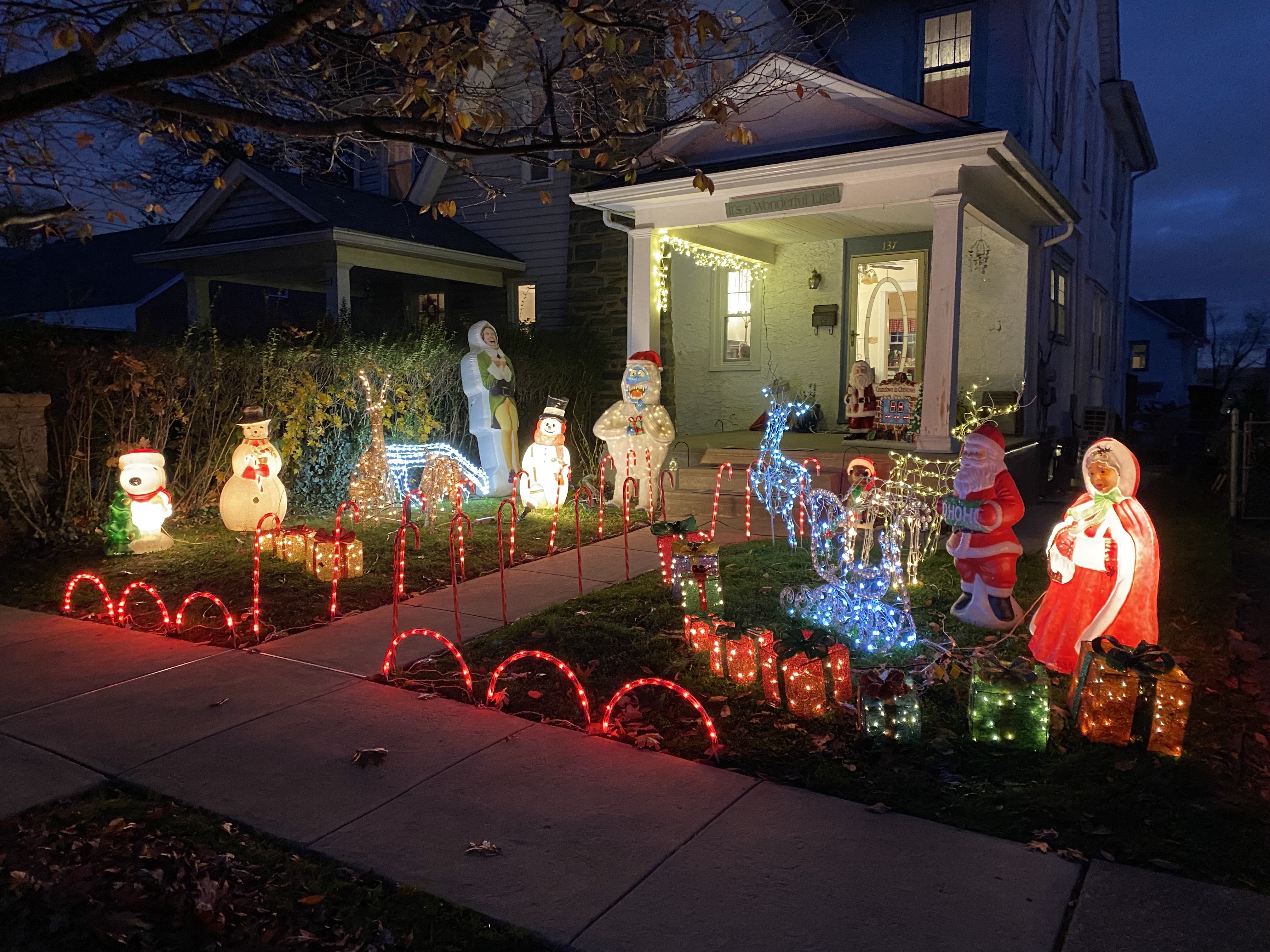Turnbull house, Christmas lights in Havertown, PA (photo 1)