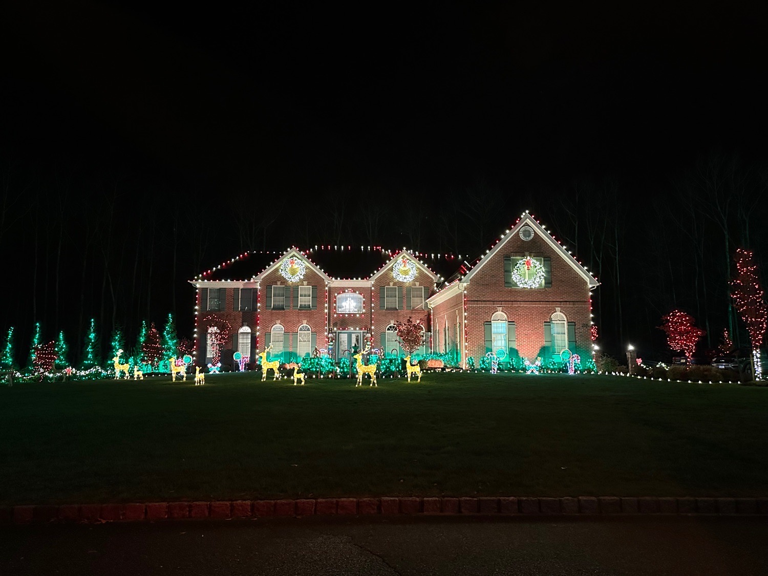Estates at Freehold Christmas Lights, Christmas lights in Freehold, NJ (photo 1)