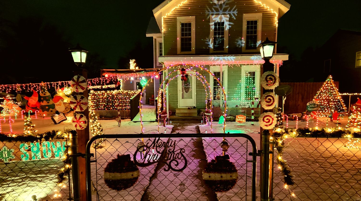 Main Street Magic, Christmas lights in New Hartford, IA (photo 1)