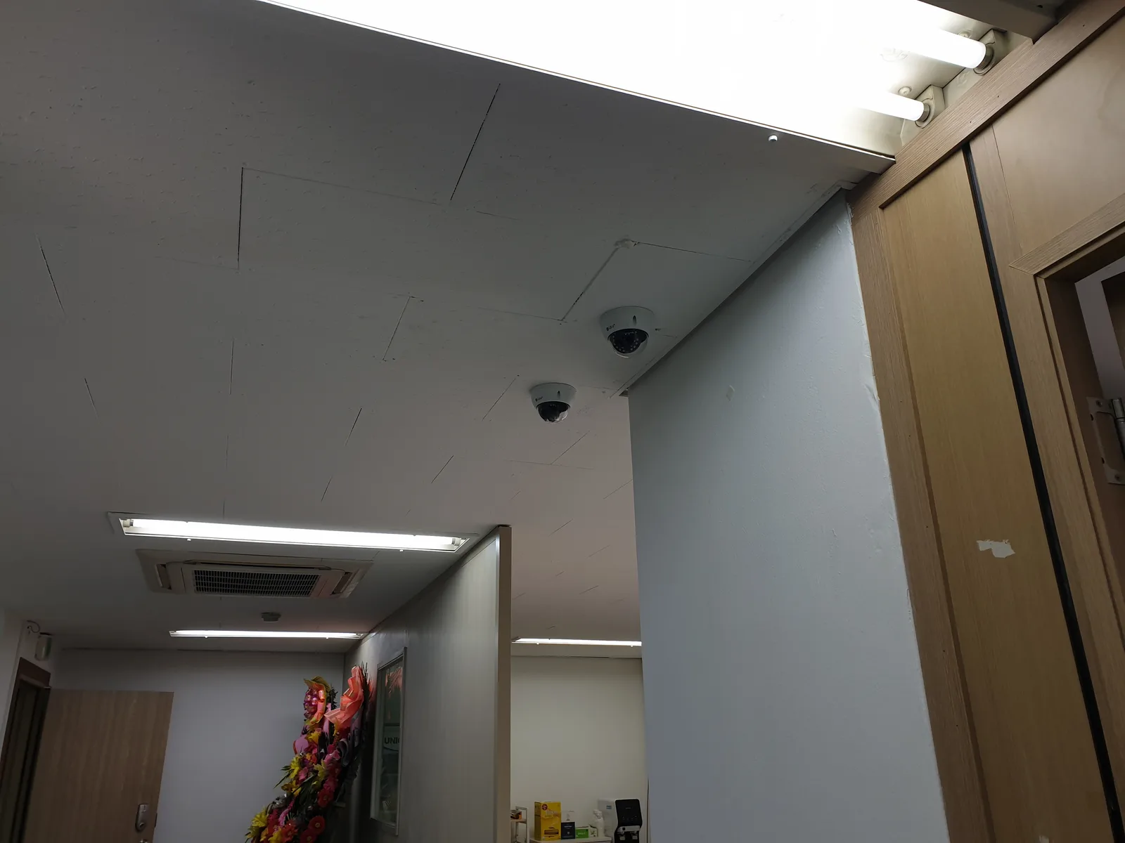 (주)더그레이컴퍼니 사무실 인터넷 · CCTV 설치 사례 | 네트워크 구축 & CCTV 보안 시스템 후기 사진 3