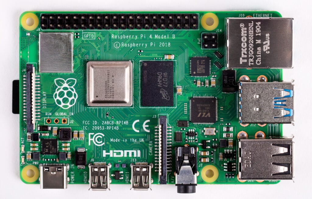 Raspberry Pi là kiểu thiết bị nhỏ gọn phù hợp cho giai đoạn đầu học homelab và Homebridge