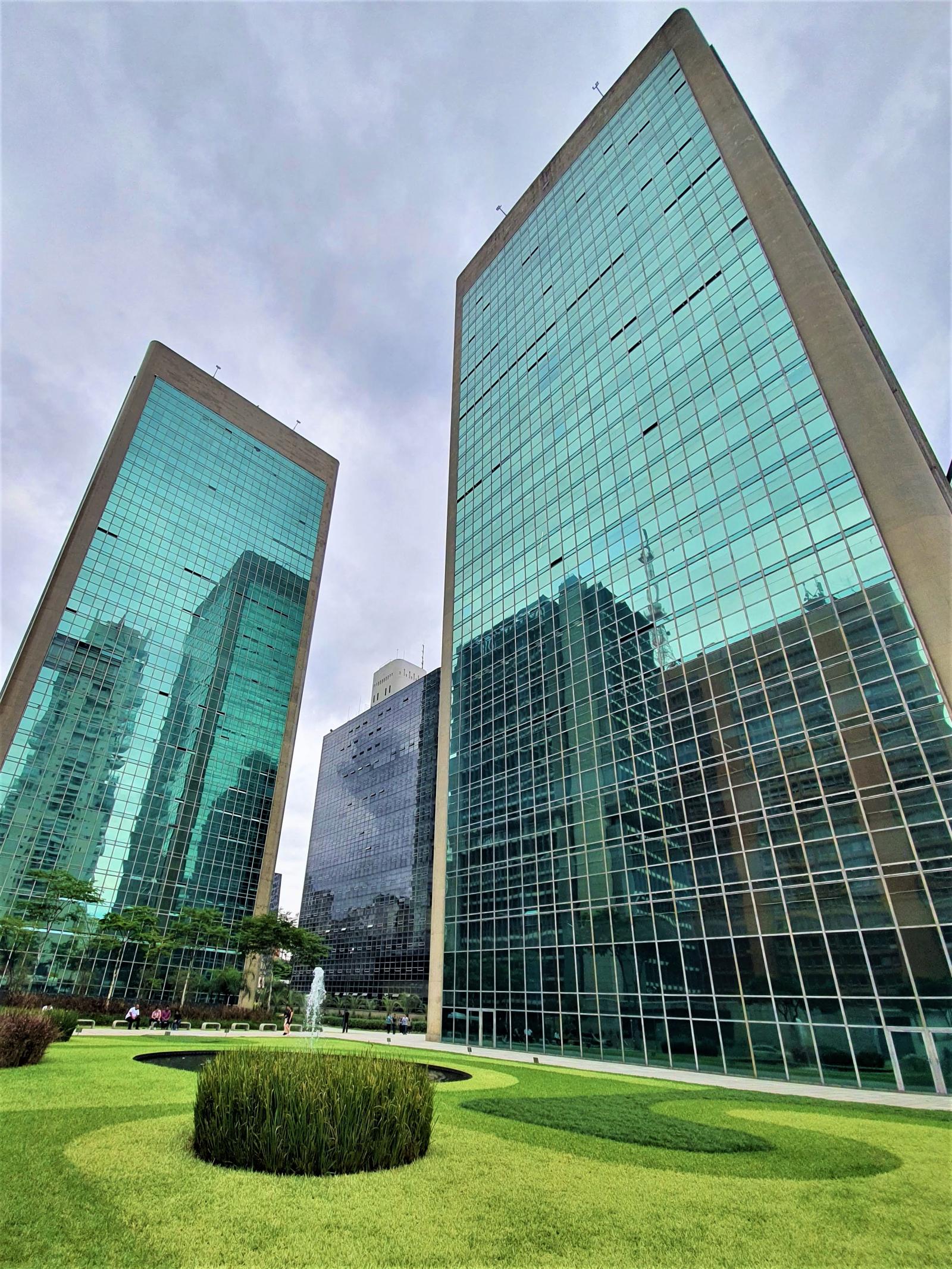 Cetenco Plaza — Fachada Principal