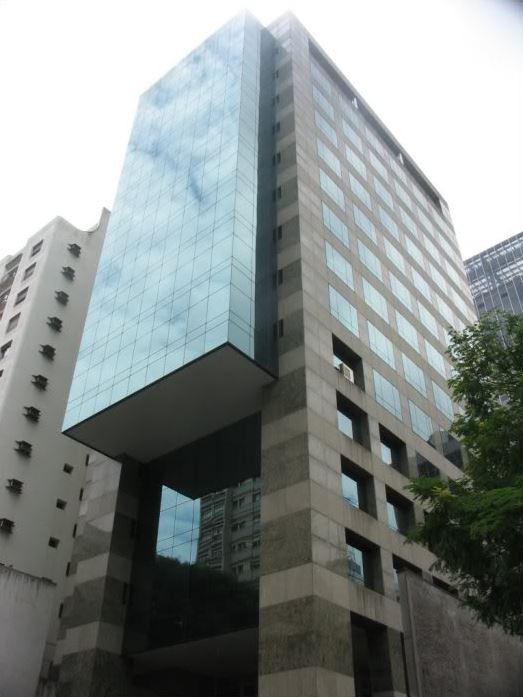 Columbus Plaza — Fachada Principal