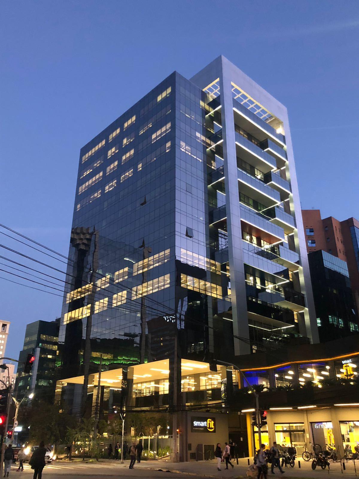 Double Premium ( Cubo Itaú ) — Fachada Principal