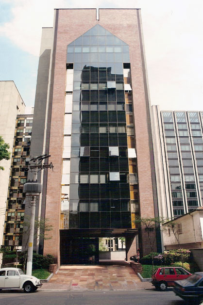 Maria Cecília da Cunha Bueno — Fachada Principal