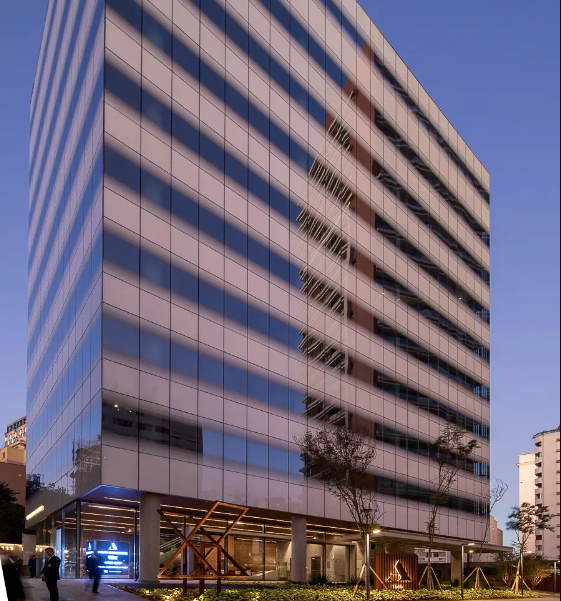 OF - Oscar Freire Office — Fachada Principal