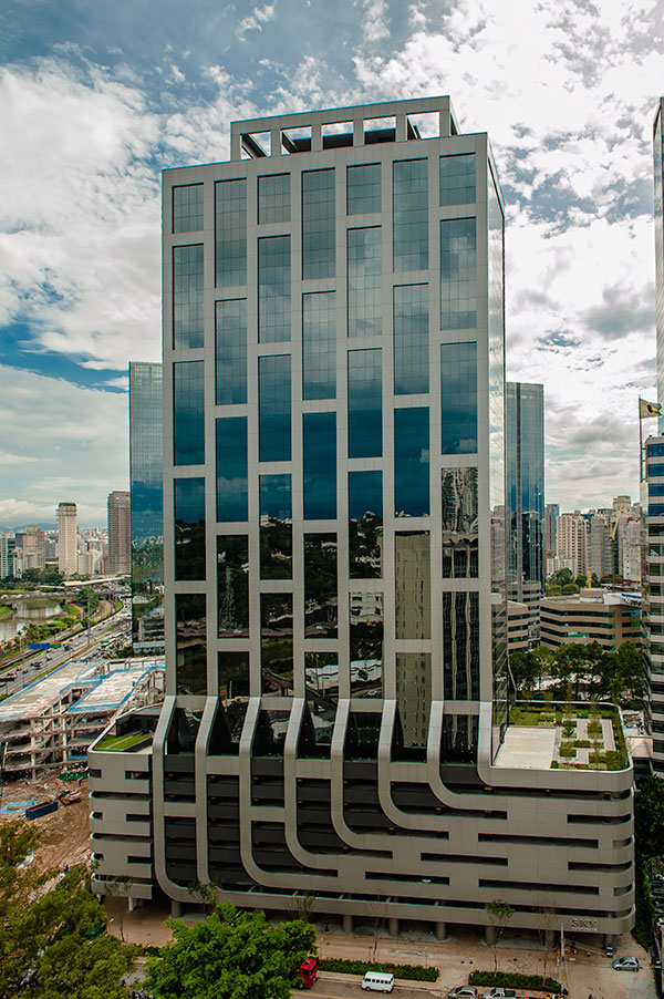 Sky Corporate — Fachada Principal