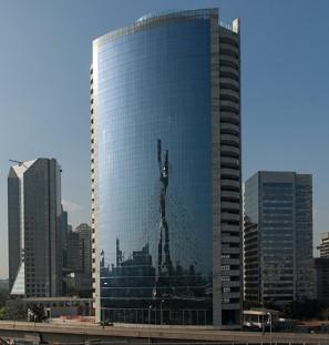 Tower Bridge Corporate — Fachada Principal