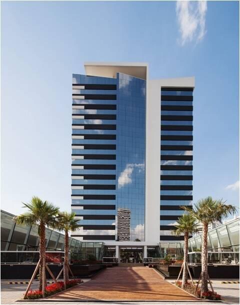 West Corp — Fachada Principal