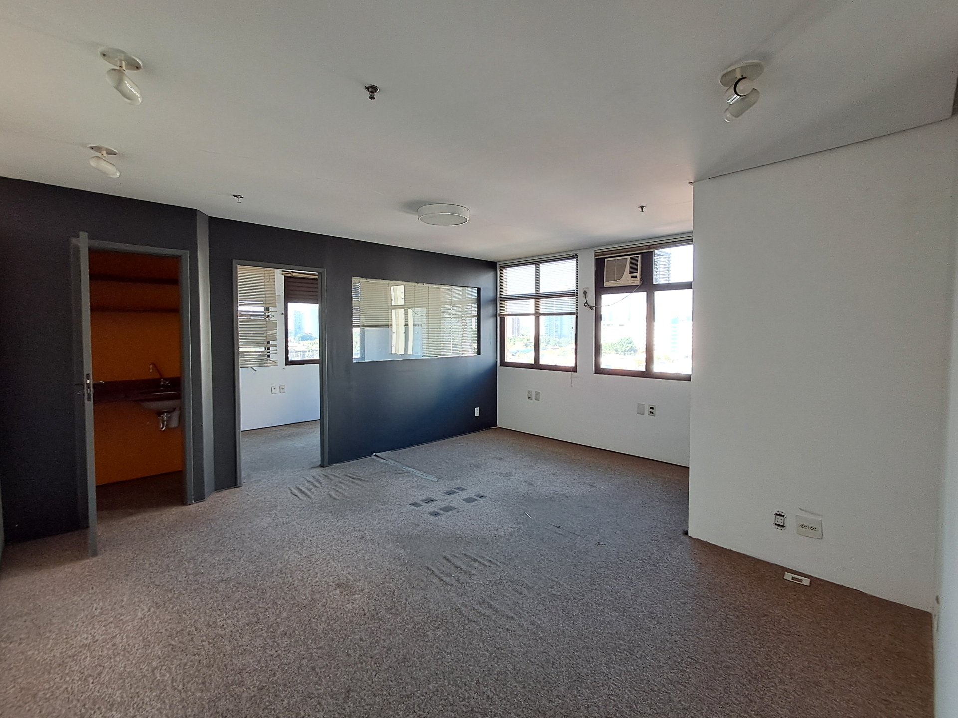 Sala Comercial Chac. Sto. Antônio - 40m², 1 vaga, 2 WCs + Copa - Foto 1
