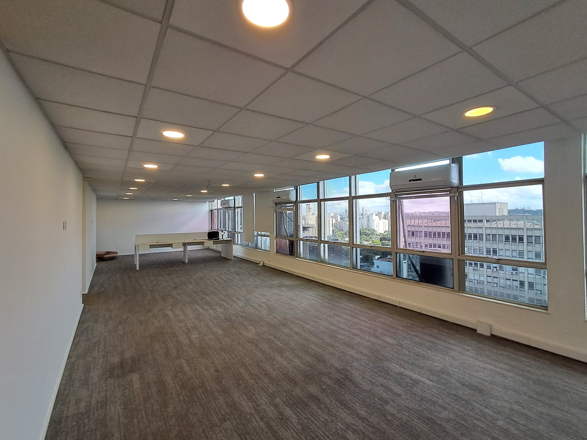 Conjunto Comercial 252m², 2 Vagas, Jd. Paulistano. Andar Alto com Rooftop - Foto 1