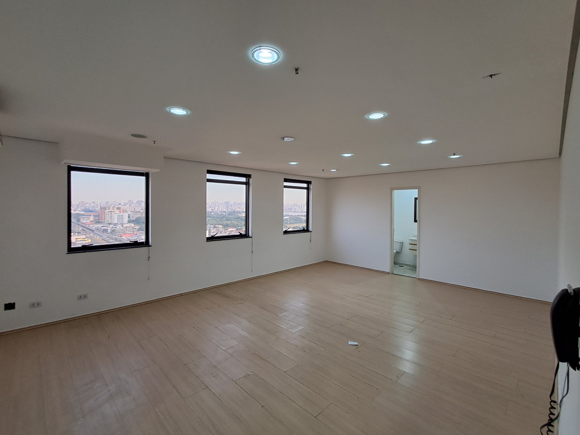 Sala Comercial Reformada - Metrô Santana - 42,5m² - 1 vaga - 2 WCs - Foto 1