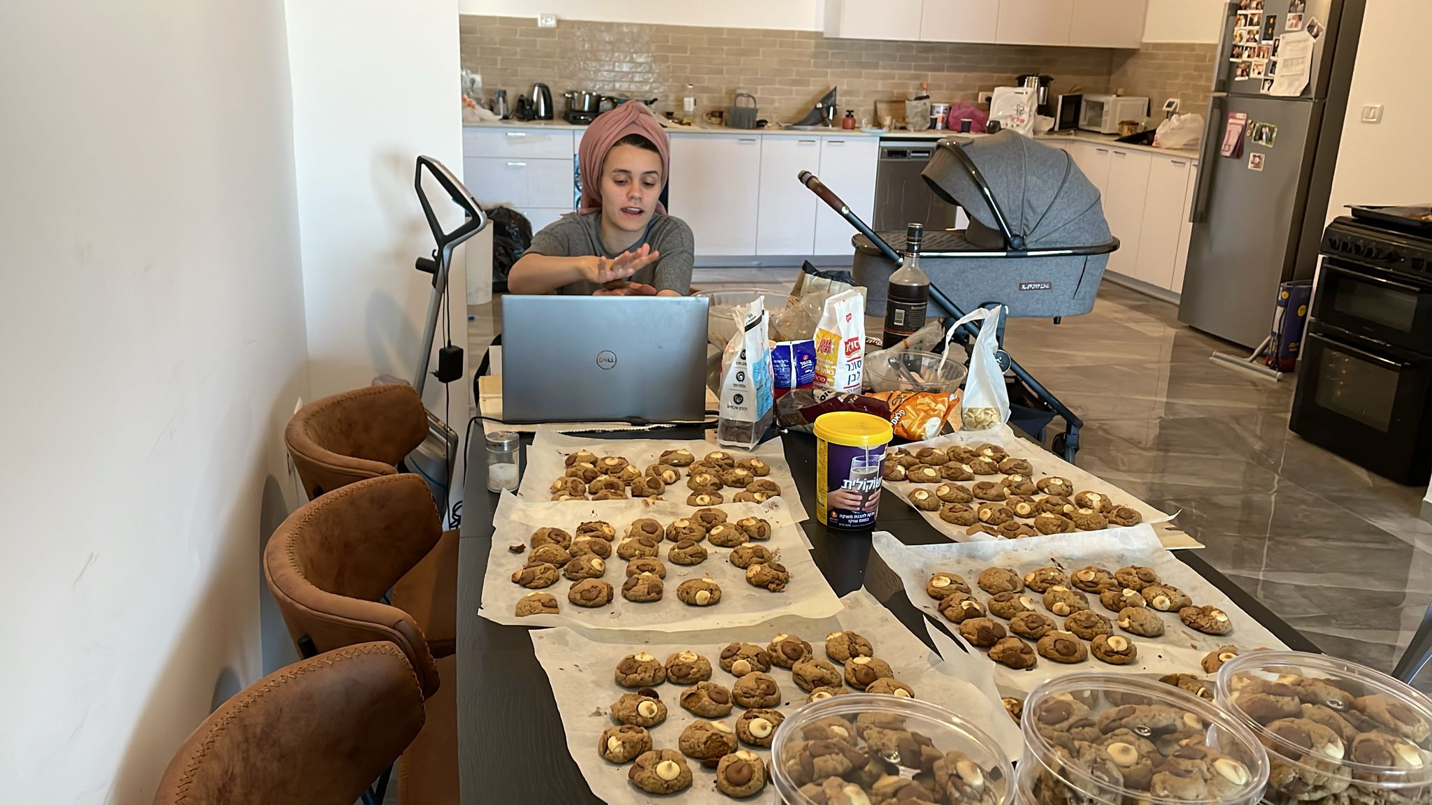 ילדים אופים בבית בהנחיית סדנת זום