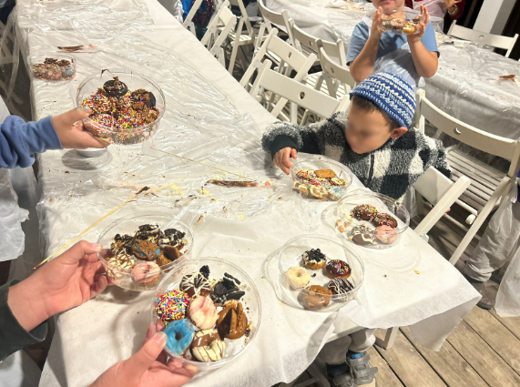 מיני דונאטס מקושטים מסדנת חנוכה