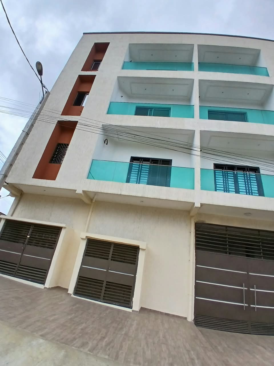 Joli appartement  Nouvelle construction  Au nouveau chu  Angre au 1e au 3ème  ( brice )