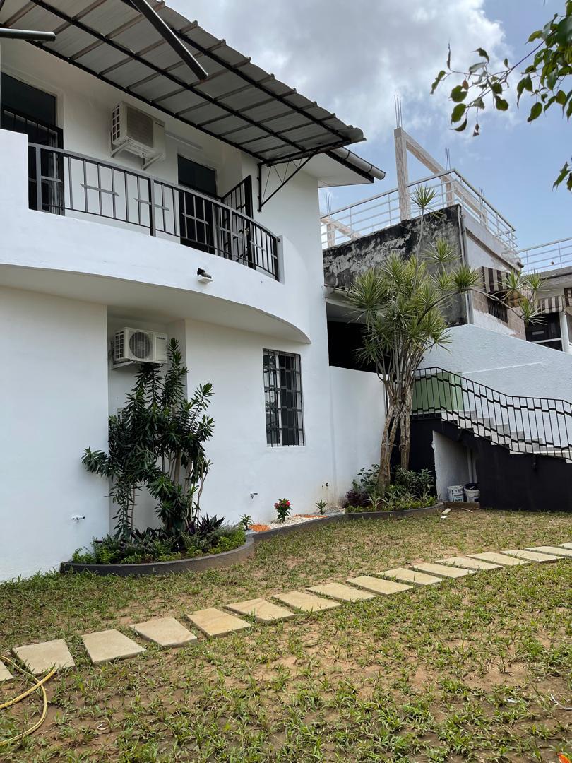 Une villa Duplex de quatre pièces rosiers programme (abou)