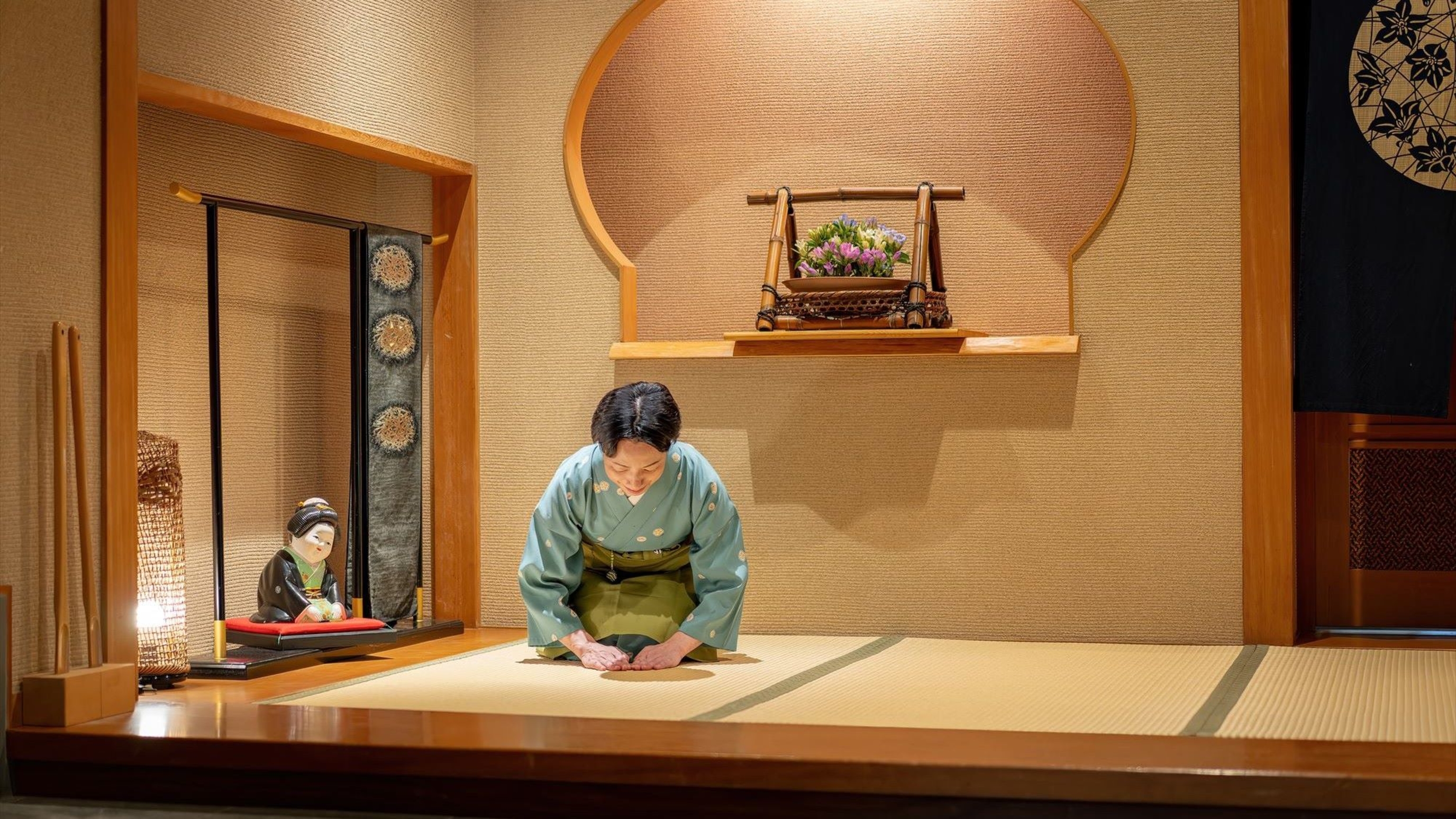 【花心亭しらはま】温泉旅館のサービススタッフ／秋田の魅力を伝える、心あたたまるおもてなしの仕事