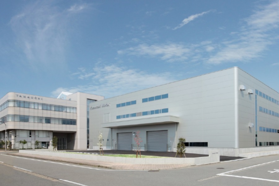 【製造(リーダー候補)】日勤のみ/転勤無/年休116日/眼鏡材料分野に強みあり