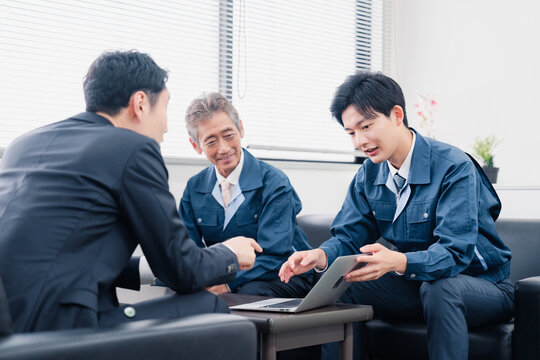 【面接１回／北広島市】飛び込み・テレアポなし／オーダーメイド車両の法人営業