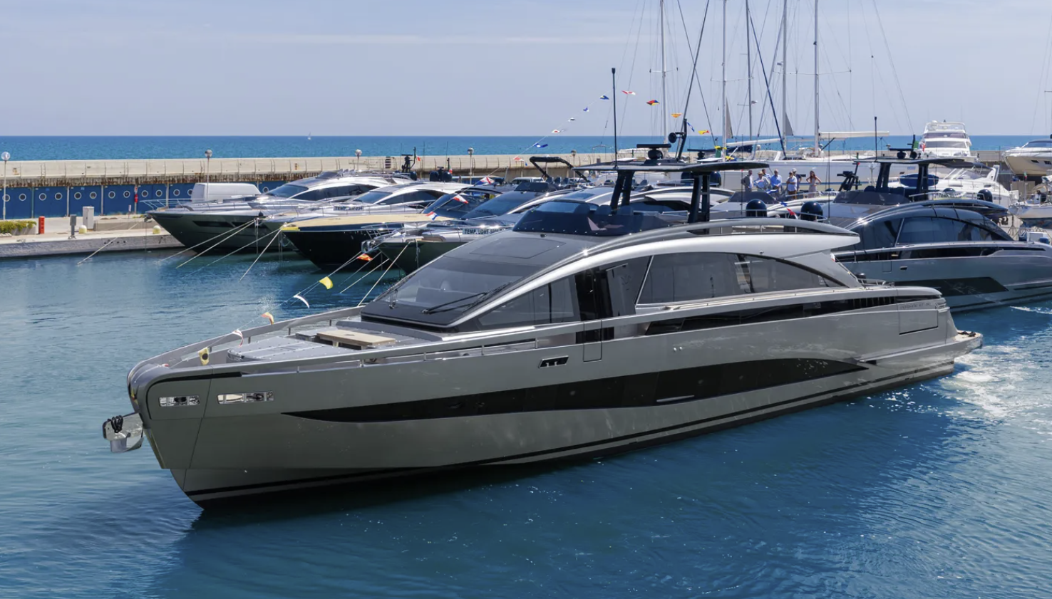 Pershing GTX90 вече е реалност: Първата яхта от новия модел бе спусната на вода