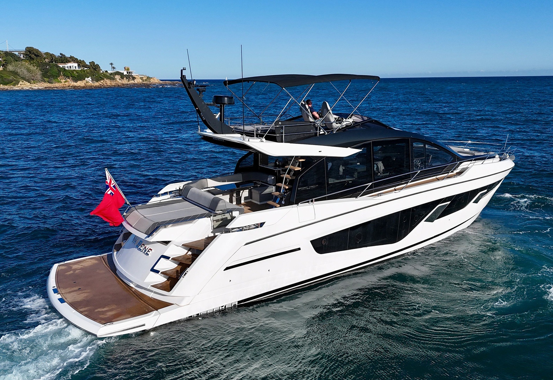 Модел на седмицата: Sunseeker 65 Sport Yacht – спортен дух и елегантност в едно