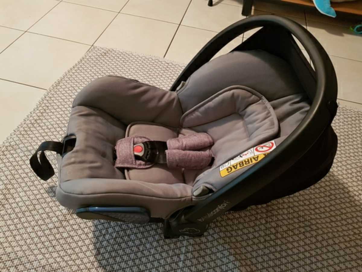 Coque cosy + 2 bases bébé comfort
