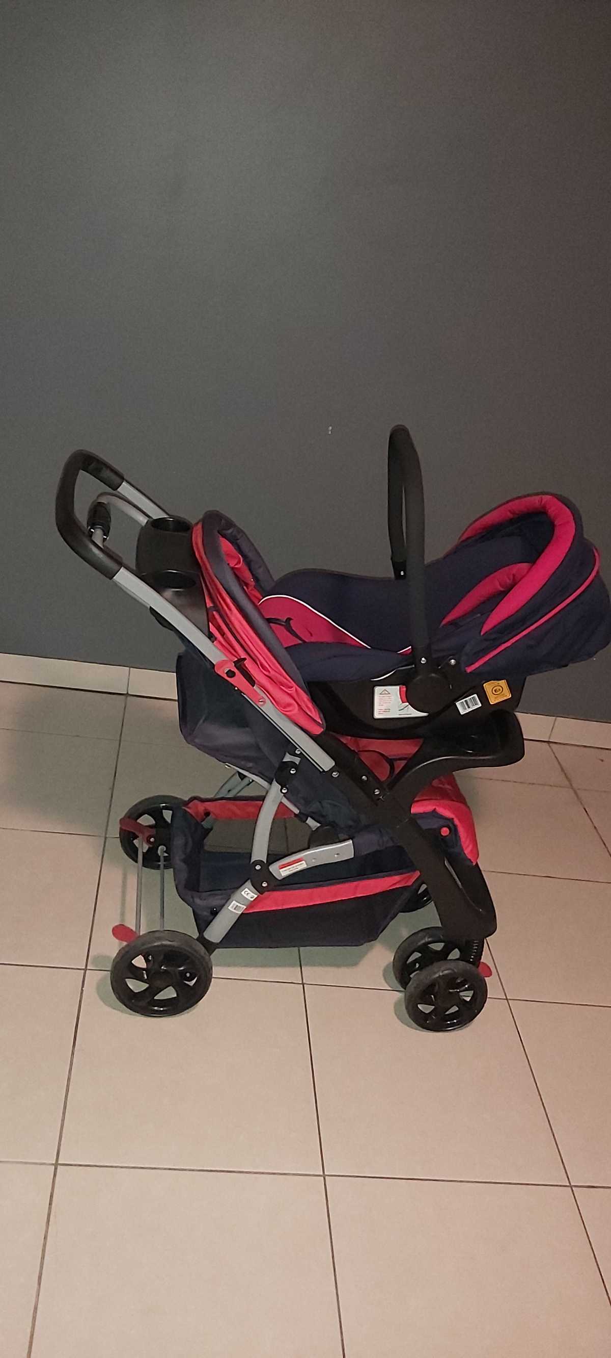 Vends poussette + coquille