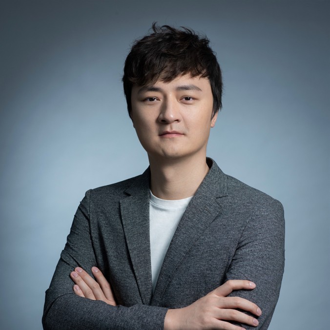 Maxwell Zhou, CEO of DeepRoute.ai, delivering keynote at Beijing Auto Show 2026