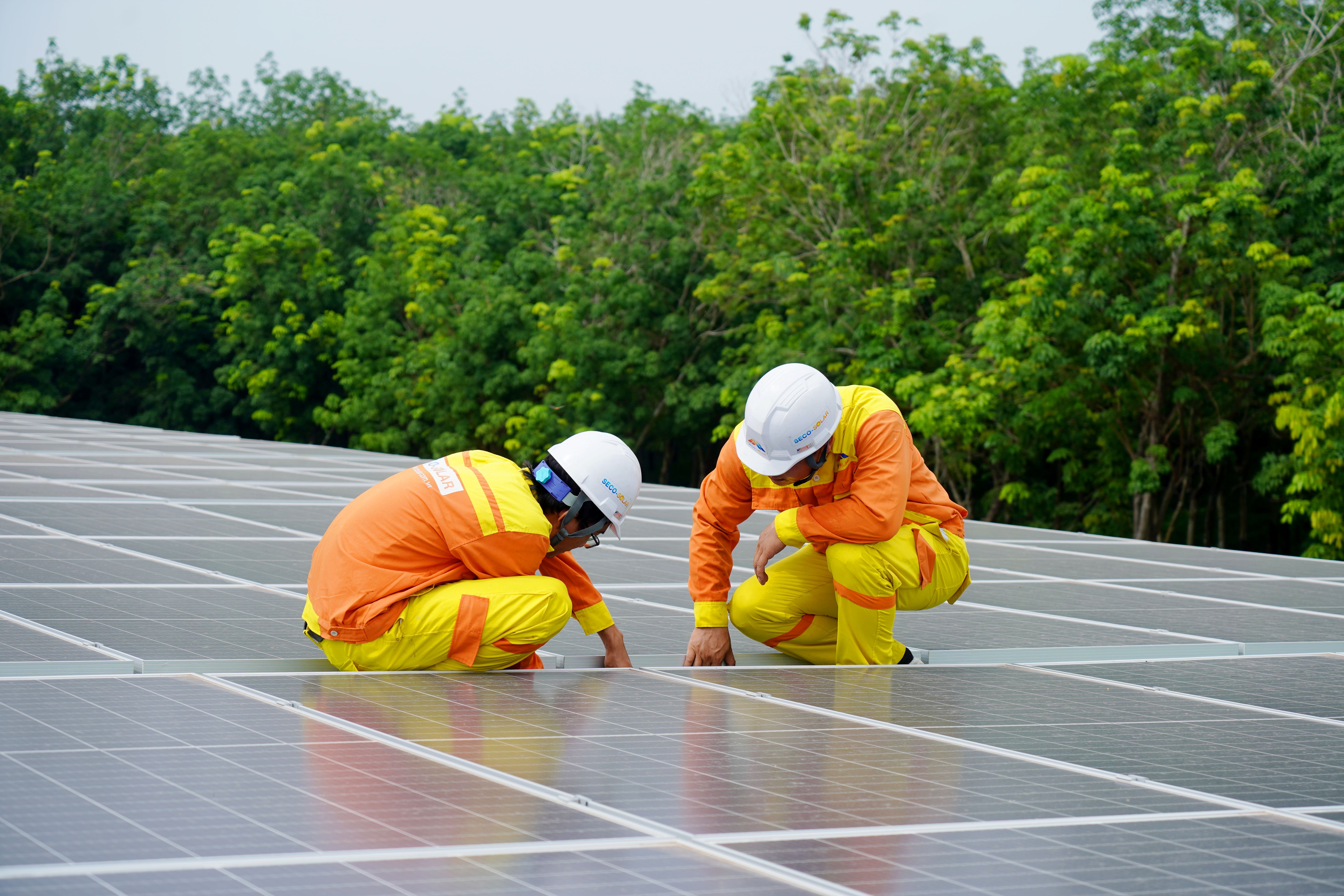 An eco-friendly home construction site featuring solar panels, sustainable materials, and green landscaping, highlighting the trend of using sustainab
