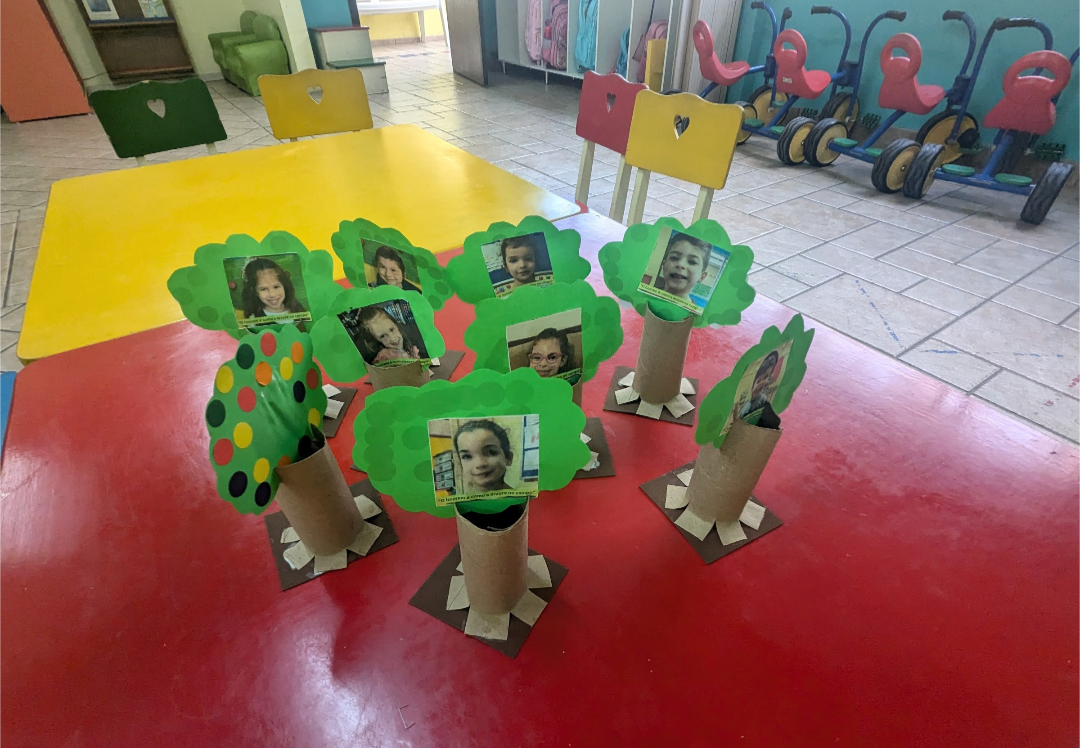 Tree pencil/photo holder