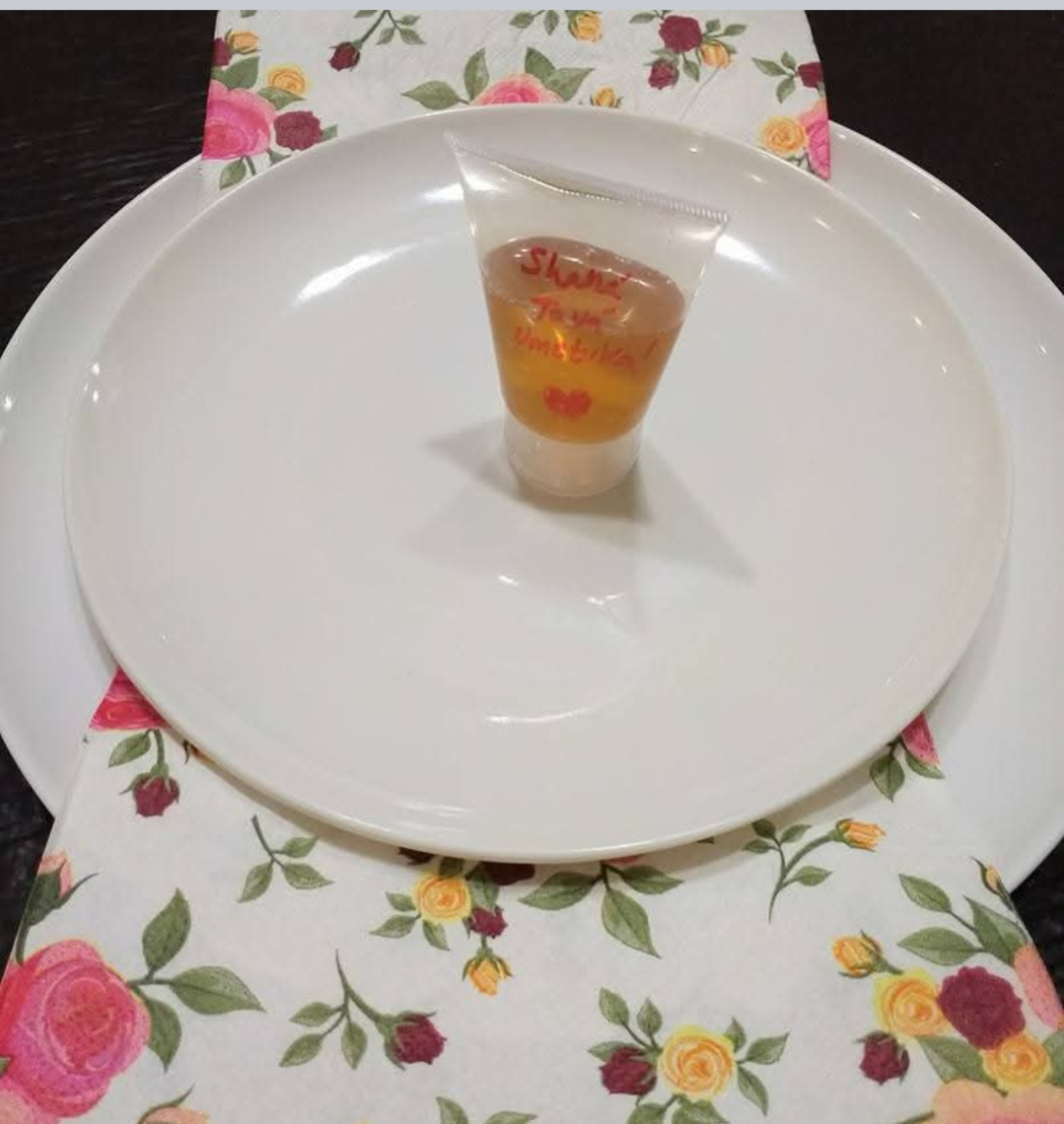Mini individual honey dispenser