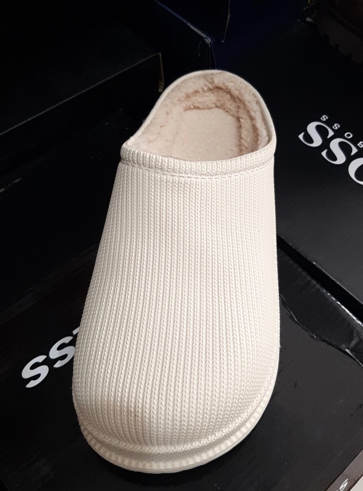 slippers