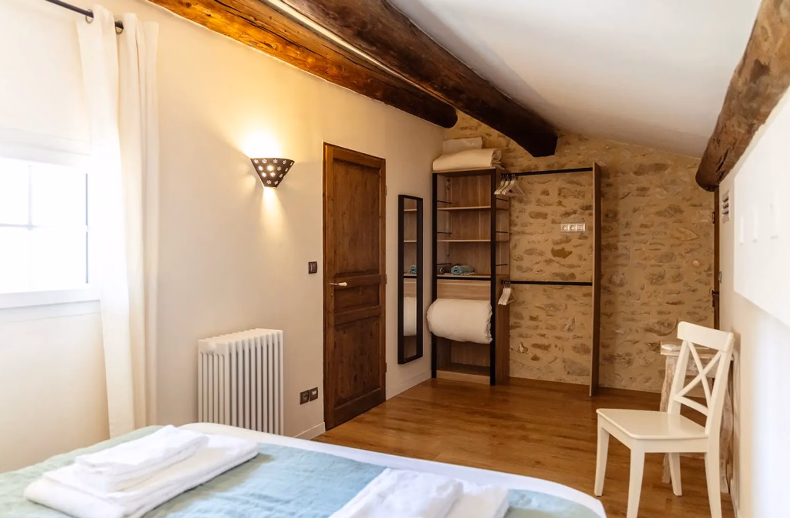 Queen bedroom in the Carignan cottage