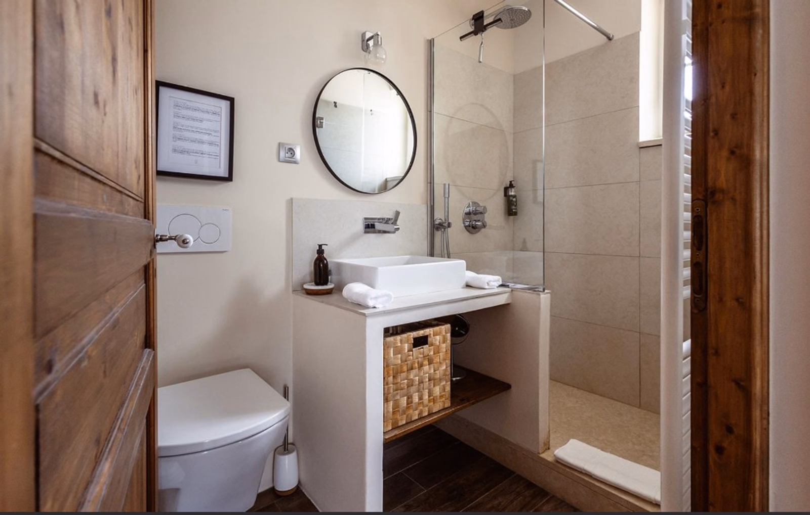 En suite bathroom in the main farmhouse