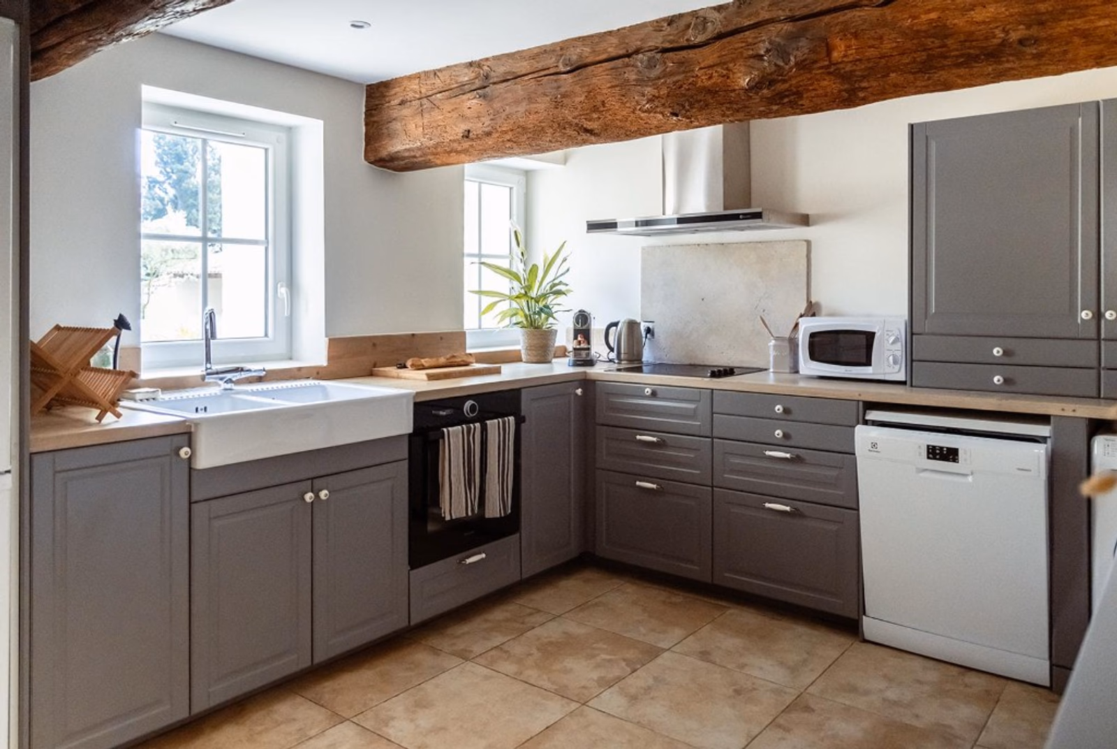 Kitchen in the Mourvèdre cottage