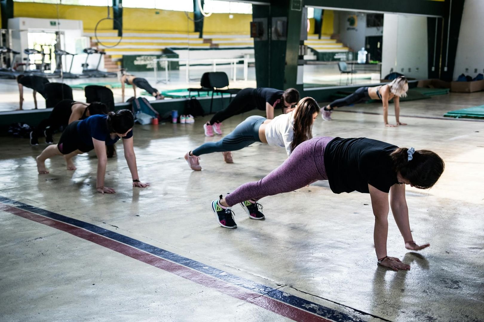 Why Group Fitness Classes Stick: The Secret to Breaking Your "Just Make It to the Gym" Cycle