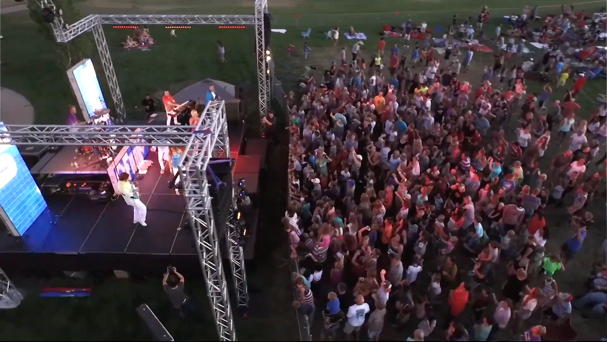 Live Band vs DJ: What High-End Events Are Choosing Right Now